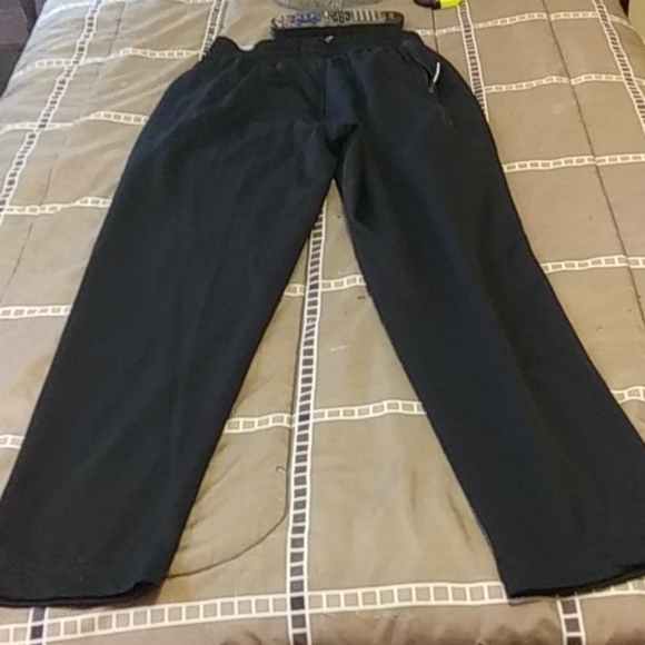 Nike jogging pants only worn a couple of times - Picture 2 of 2